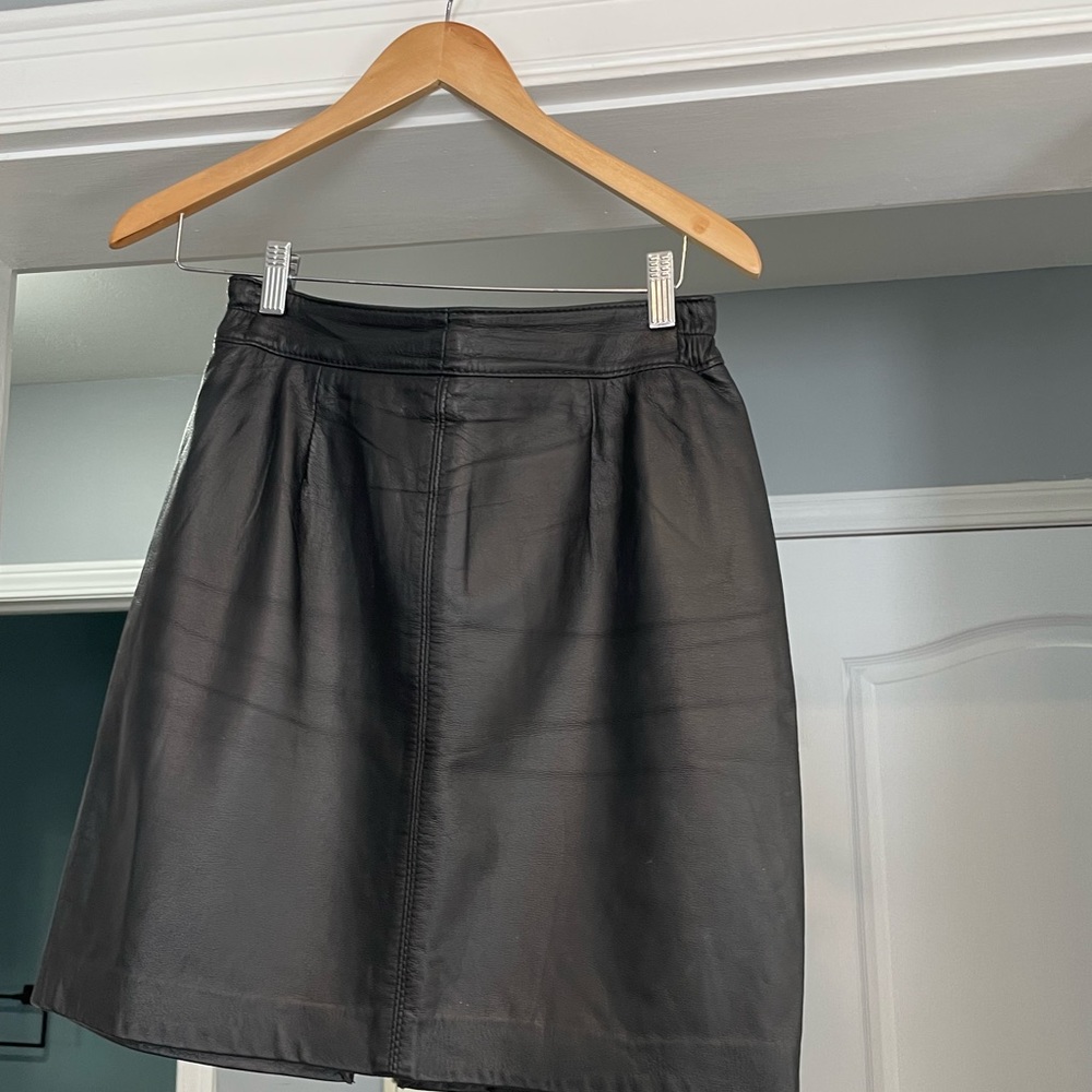 The Leather Ranch Black size 8 vintage leather skirt
